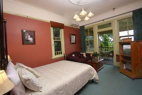 Moments Mountain Retreat - Sydney Resort 7