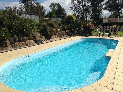 Tuckerbox Motor Inn - Sydney 4u 2