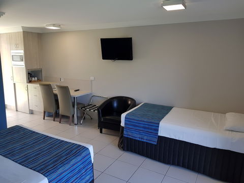 Cardwell Beachcomber Motel And Tourist Park - Sydney 4u 5