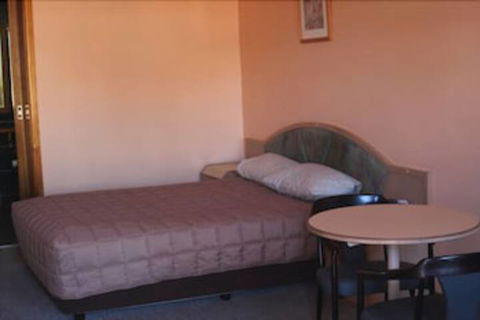 Nandewar Motor Inn - Sydney 4u 2
