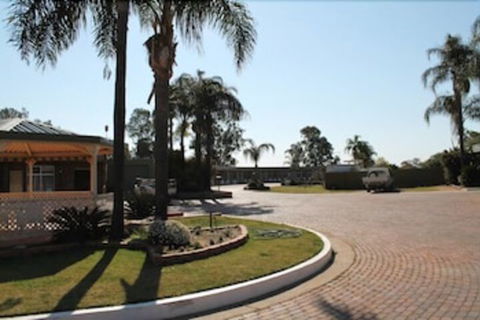 Nandewar Motor Inn - Sydney 4u 6