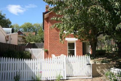 Annies Garden Cottage - Accommodation Sydney 0