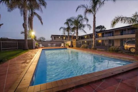 Red Carpet Motel - Sydney 4u 2