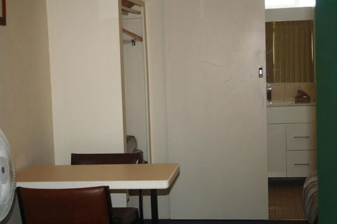 Omeo Motel - Sydney 4u 5