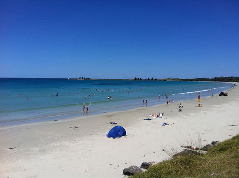 Aloha Beachfront - Accommodation Sydney 0