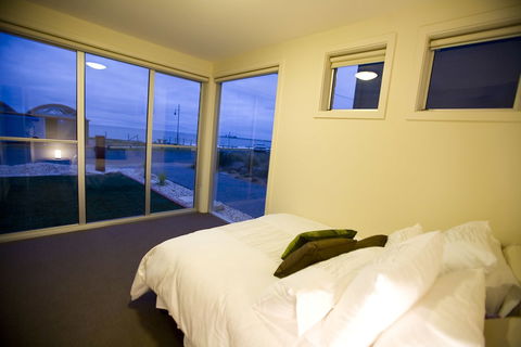 Aloha Beachfront - Accommodation Sydney 2