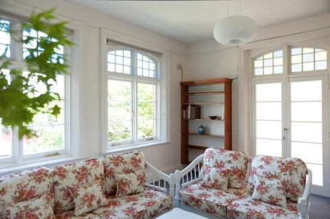 Lowena Cafe And Accommodation - Accommodation Sydney 5
