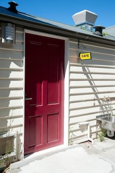 Lowena Cafe And Accommodation - Accommodation Sydney 0