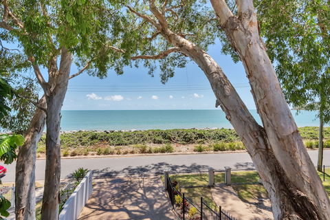 Seascape Luxury Beachfront Holiday House - Accommodation Sydney 0