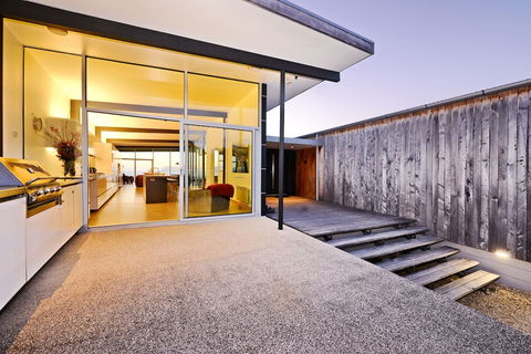 Cloudy Bay Beach House - Sydney 4u 1