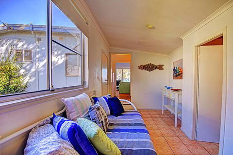 Lakes Edge Cottage - Sydney 4u 6