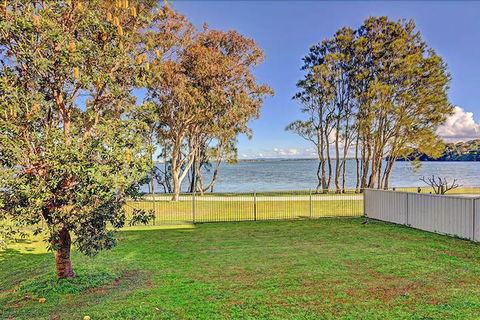 Lakes Edge Cottage - Sydney 4u 3