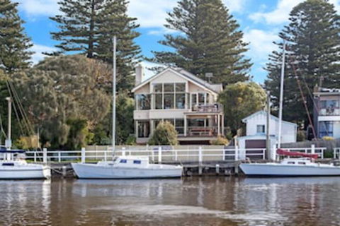 Shearwater House - Accommodation Sydney 0