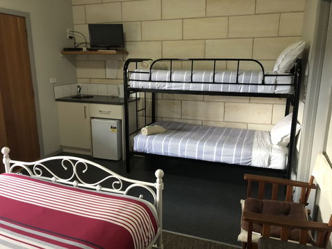 Port Campbell Guesthouse & Flash Packers - Sydney 4u 1