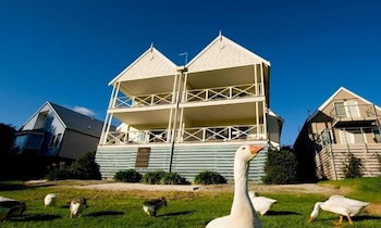 Lakeside Suites 4 - Accommodation Sydney 3