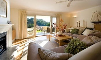 Lakeside Suites 4 - Accommodation Sydney 0