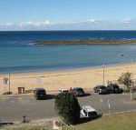 Toowoon Beach View 3br Villa 4 just steps to beach with views - Accommodation Sydney