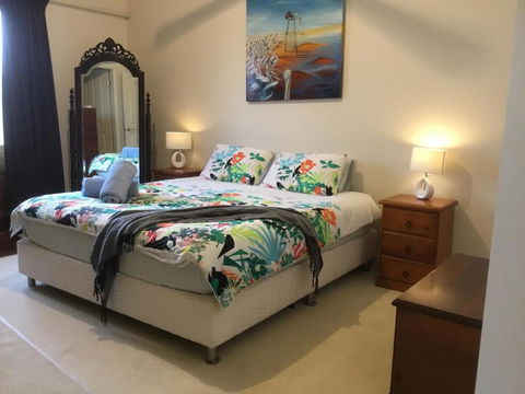 A Homestead On Market - Sydney 4u 6