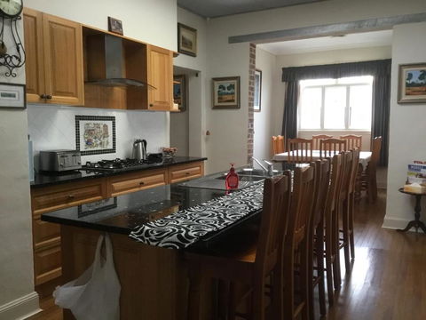 A Homestead On Market - Sydney 4u 4