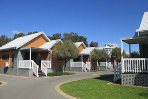 Mandurah Ocean Marina Chalets - Accommodation Sydney 0