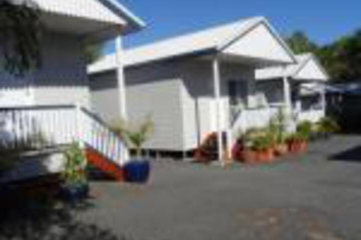 Augathella QLD Sydney 4u