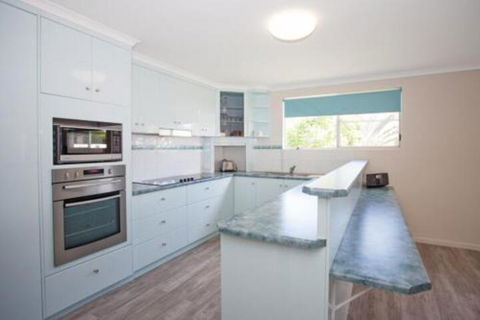 City Beach Holiday House - Accommodation Sydney 3