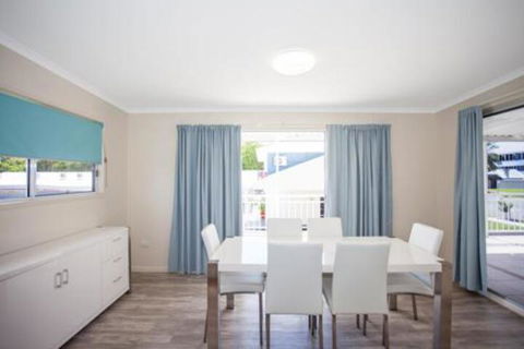City Beach Holiday House - Accommodation Sydney 1