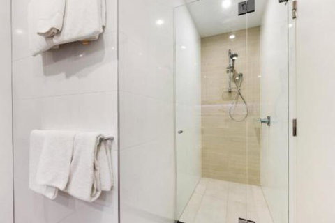 Sydney 1 Bed Modern Self Contained Apartment (402ALB) - Sydney Resort 2