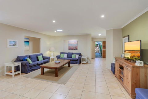 Palm Trees Noosa - Accommodation Sydney 5