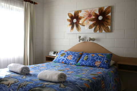 Lake Edge Holiday Units - Sydney 4u 1