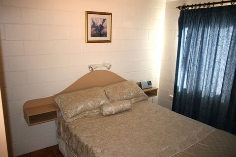 Lake Edge Holiday Units - Sydney 4u 4