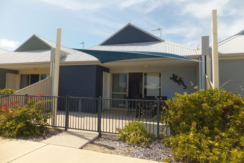 Seafront Unit 49 - Sydney 4u 1