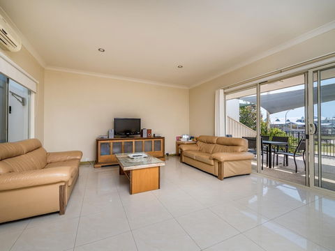 Seafront Unit 49 - Sydney 4u 4