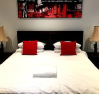 Deluxe Lake View House - Accommodation Sydney