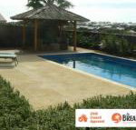 La Mer Home with a Pool - Accommodation Sydney