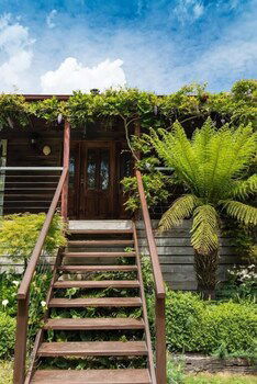 Hollyhock B&B - Accommodation Sydney 0