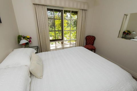Hollyhock B&B - Accommodation Sydney 4