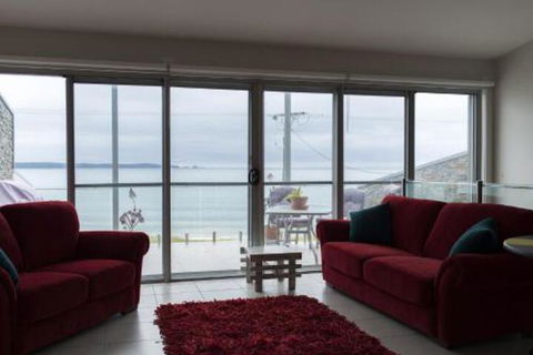 Caseys Beach Retreat - Accommodation Sydney 0