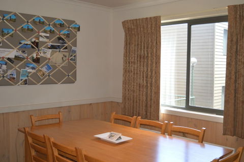 Discobulous 6 - Accommodation Sydney 3