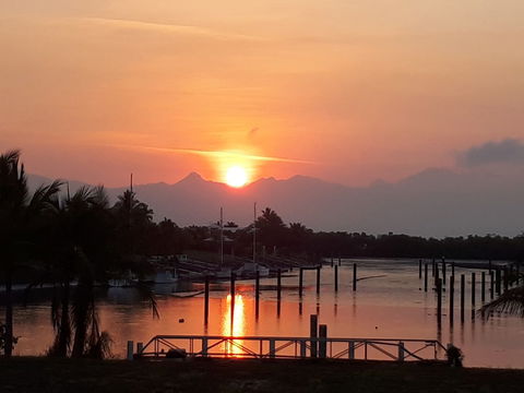 Hinchinbrook Harbour Apartments - Sydney 4u 1