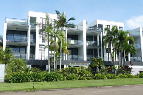 Hinchinbrook Harbour Apartments - Sydney 4u 5