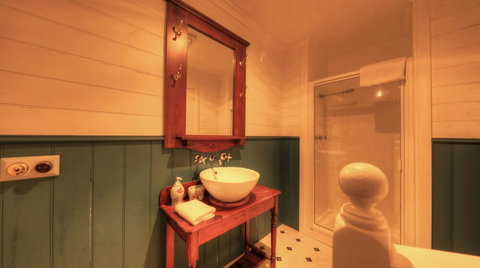 Grace's Spa Cottage - Accommodation Sydney 5