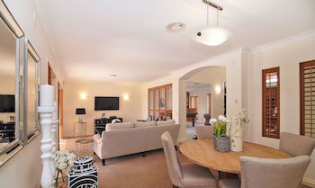 Sanctuary Cove QLD Sydney 4u
