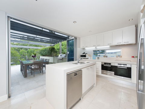 The Penthouse At Little Beach - Accommodation Sydney 3