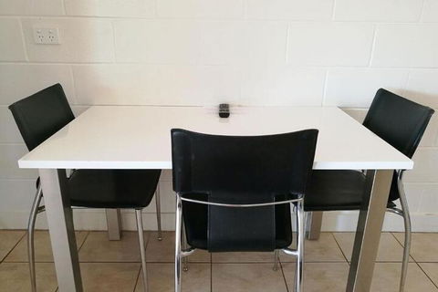 Augathella Motel & Caravan Park - Sydney 4u 5