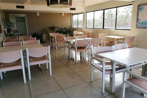 Augathella Motel & Caravan Park - Sydney 4u 6