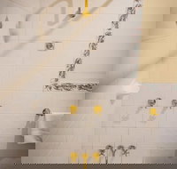 Whispering Pines Cottages - Sydney Resort