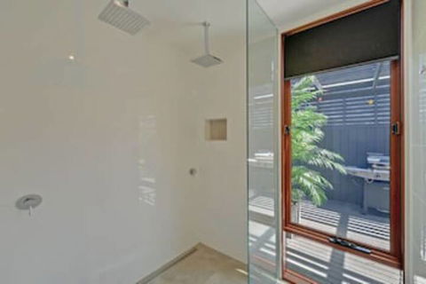 Amazing Unique Five-Star Waterfront Retreat - Sydney 4u 5