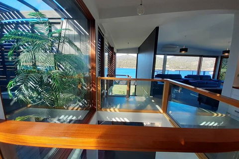 Amazing Unique Five-Star Waterfront Retreat - Sydney 4u 2