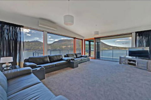 Amazing Unique Five-Star Waterfront Retreat - Sydney 4u 7